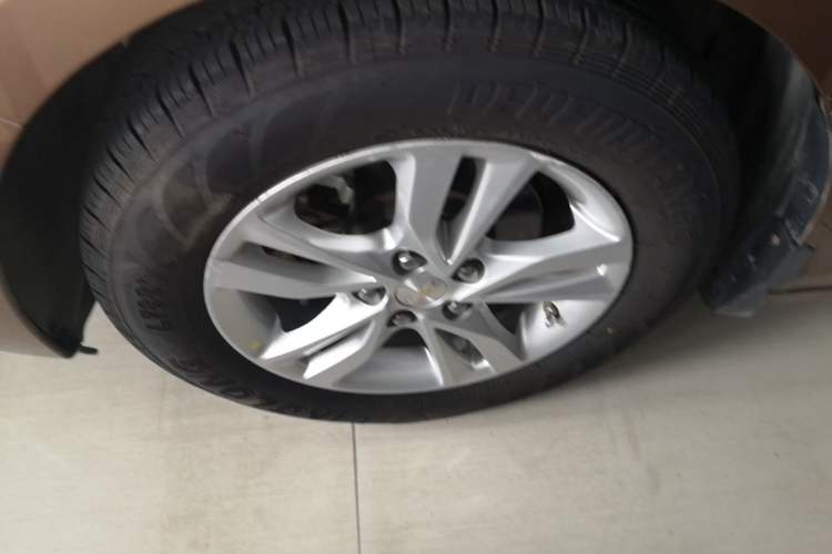 Used Chevrolet Cavalier 2016 1.5L Manual Xinyue Edition Left Front Wheel Hub