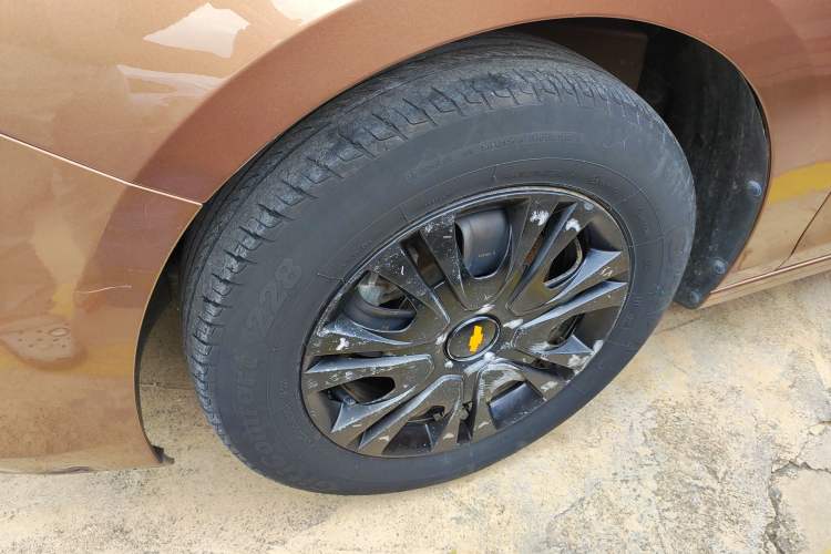 Used Chevrolet Cavalier 2016 1.5L Automatic Enjoyment Edition Left Front Wheel Hub