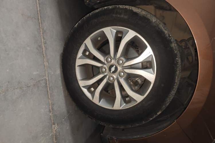 Used Chevrolet Cavalier 2016 1.5L Manual Enjoyment Edition Right Front Wheel Hub