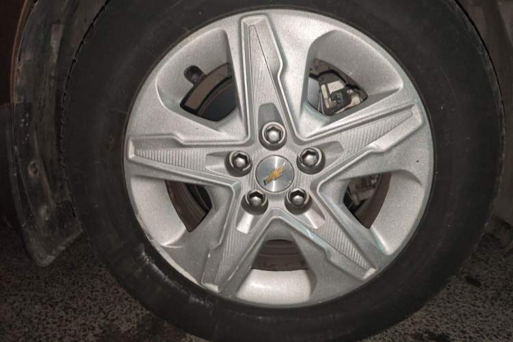 Used Chevrolet Cavalier 2016 1.5L Automatic Enjoyment Edition Right Front Wheel Hub