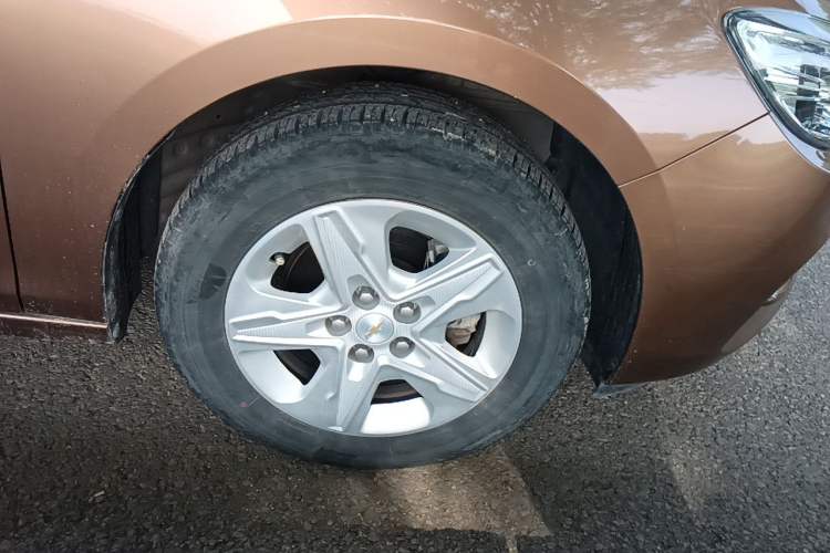 Used Chevrolet Cavalier 2016 1.5L Automatic Enjoyment Edition Right Front Wheel Hub
