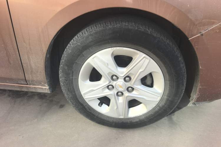 Used Chevrolet Cavalier 2016 1.5L Automatic Enjoyment Edition Right Front Wheel Hub