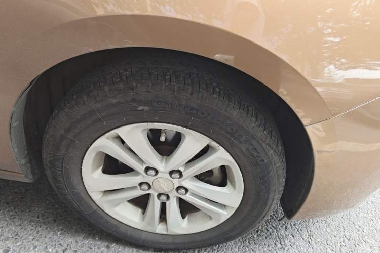 Used Chevrolet Cavalier 2016 1.5L Automatic Enjoyment Edition Right Front Wheel Hub