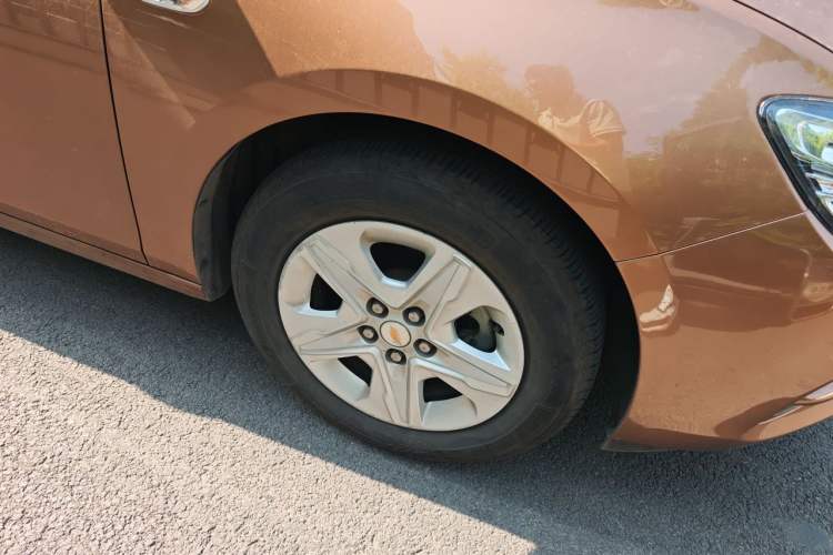 Used Chevrolet Cavalier 2016 1.5L Automatic Enjoyment Edition Right Front Wheel Hub