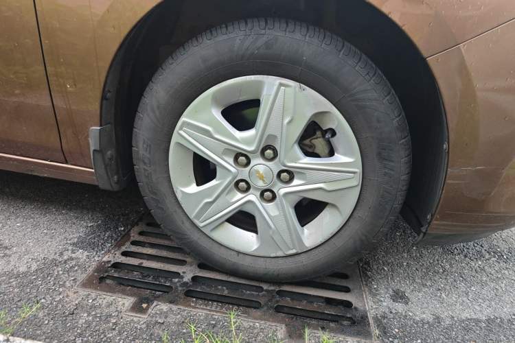 Used Chevrolet Cavalier 2016 1.5L Manual Enjoyment Edition Right Front Wheel Hub