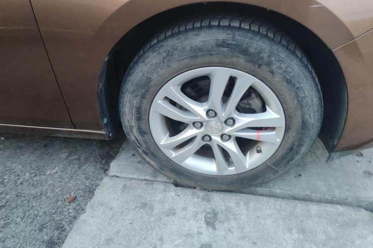 Used Chevrolet Cavalier 2016 1.5L Automatic Xinyue Edition Right Front Wheel Hub