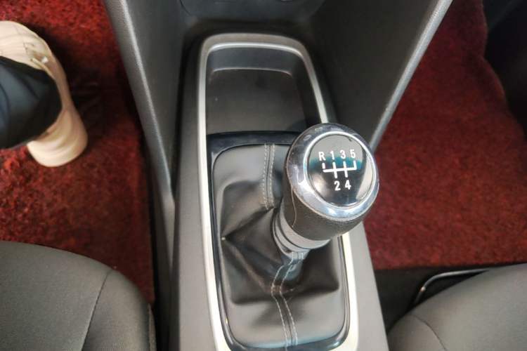 Used Chevrolet Cavalier 2016 1.5L Manual Enjoyment Edition Gear Lever