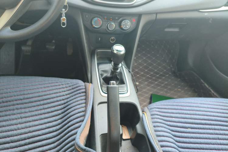 Used Chevrolet Cavalier 2016 1.5L Manual Xinyue Edition Gear Lever