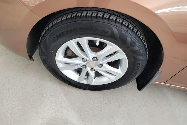 Used Chevrolet Cavalier 2016 1.5L Manual Enjoyment Edition Left Front Wheel Hub