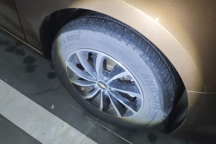Used Chevrolet Cavalier 2016 1.5L Automatic Enjoyment Edition Right Front Wheel Hub