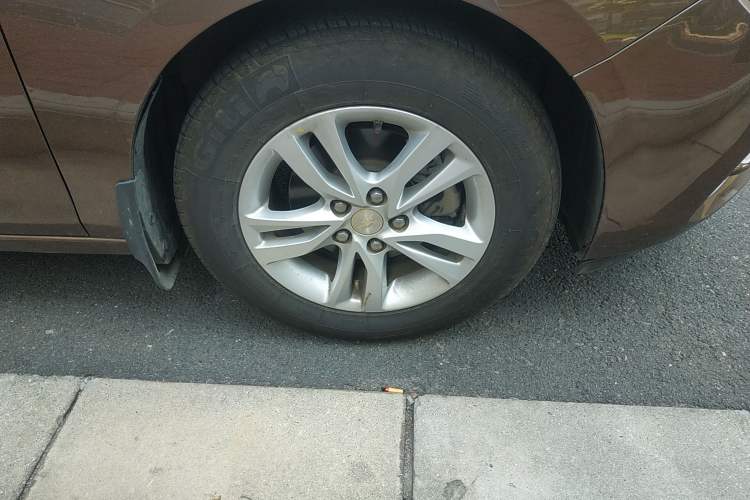 Used Chevrolet Cavalier 2016 1.5L Automatic Xinyue Edition Right Front Wheel Hub