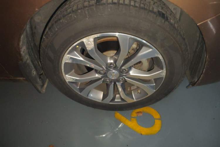 Used Chevrolet Cavalier 2016 1.5L Automatic Xinsong Edition Right Front Wheel Hub