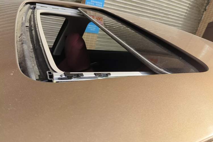 Used Chevrolet Cavalier 2016 1.5L Manual Xinyue Edition Roof
