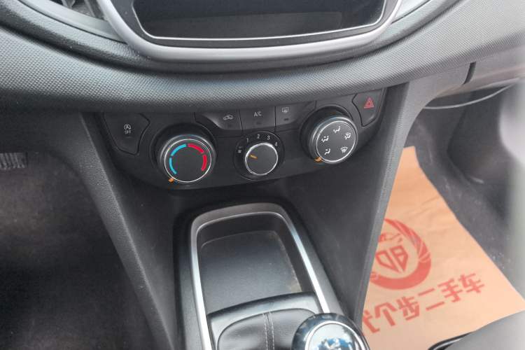 Used Chevrolet Cavalier 2016 1.5L Manual Enjoyment Edition Audio And AC Panel