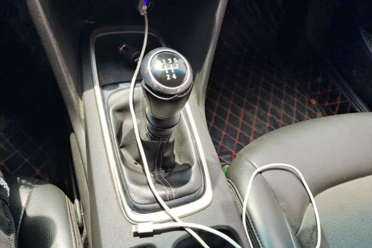 Used Chevrolet Cavalier 2016 1.5L Manual Xinyue Edition Gear Lever