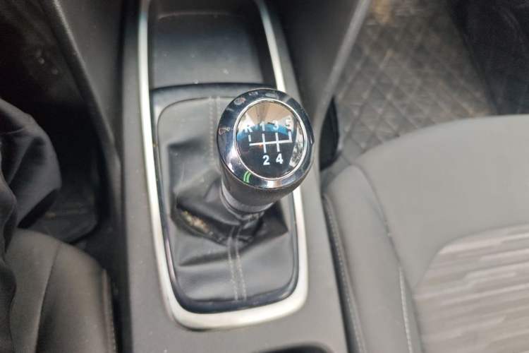 Used Chevrolet Cavalier 2016 1.5L Manual Enjoyment Edition Gear Lever