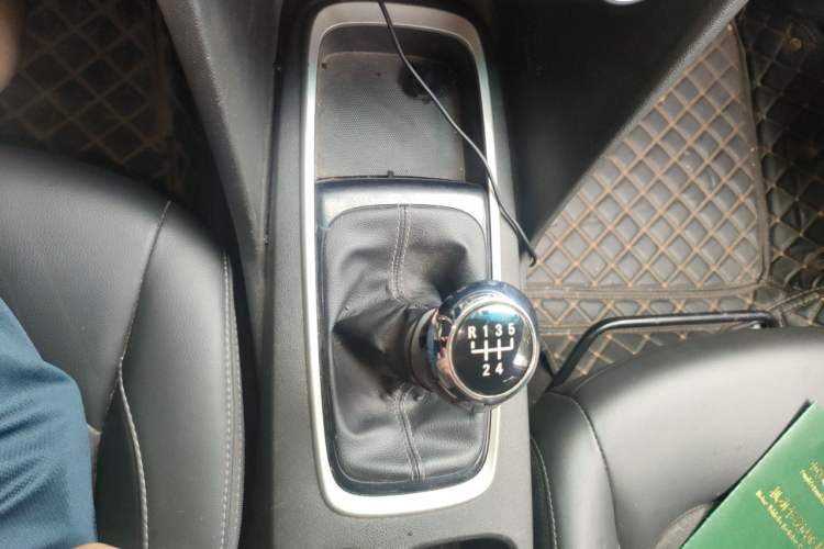 Used Chevrolet Cavalier 2016 1.5L Manual Xinyue Edition Gear Lever