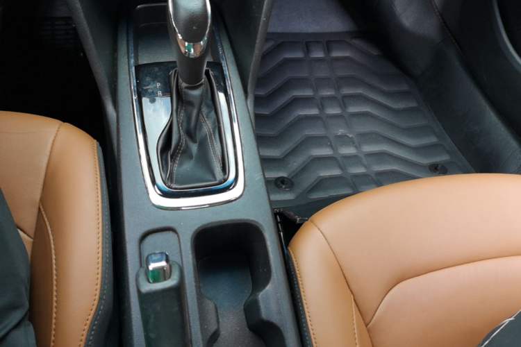 Used Chevrolet Cavalier 2016 1.5L Automatic Xinsong Edition Gear Lever