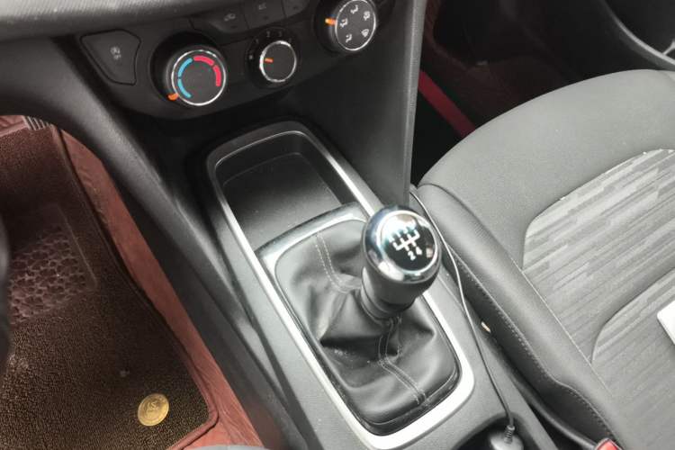 Used Chevrolet Cavalier 2016 1.5L Manual Enjoyment Edition Gear Lever