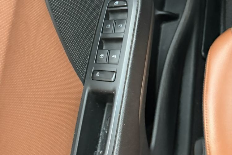 Used Chevrolet Cavalier 2016 1.5L Automatic Xinsong Edition Interior 10