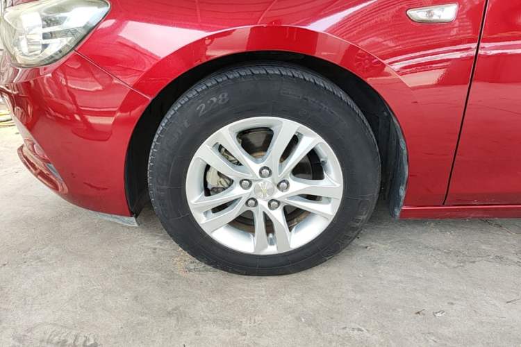 Used Chevrolet Cavalier 2016 1.5L Automatic Xinyue Edition Left Front Wheel Hub