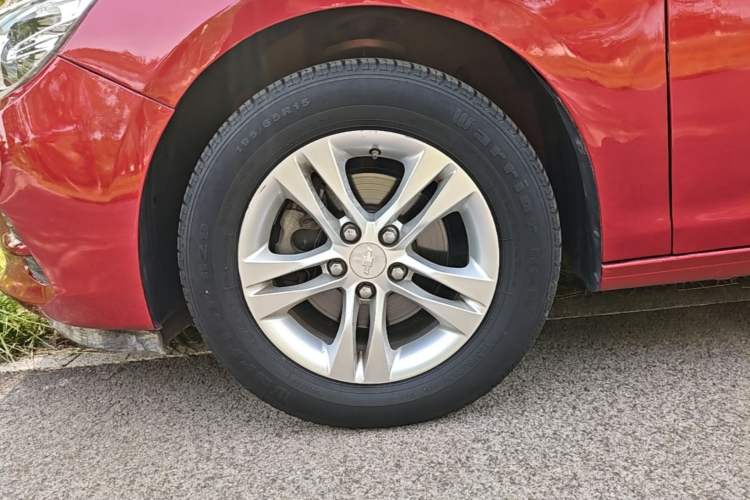 Used Chevrolet Cavalier 2016 1.5L Automatic Enjoyment Edition Left Front Wheel Hub