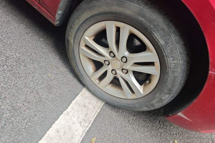 Used Chevrolet Cavalier 2016 1.5L Automatic Xinyue Edition Right Front Wheel Hub