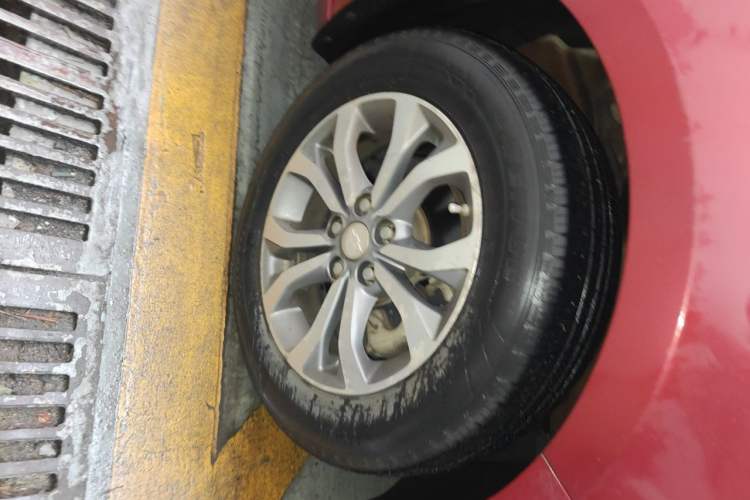 Used Chevrolet Cavalier 2016 1.5L Automatic Enjoyment Edition Right Front Wheel Hub