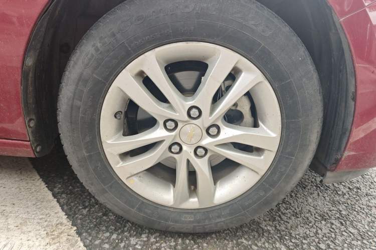 Used Chevrolet Cavalier 2016 1.5L Automatic Xinyue Edition Right Front Wheel Hub