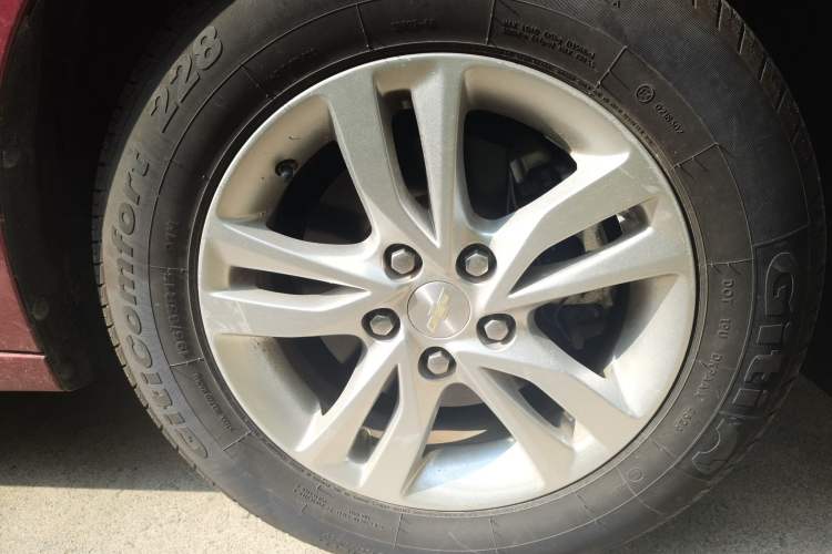 Used Chevrolet Cavalier 2016 1.5L Automatic Xinyue Edition Right Front Wheel Hub