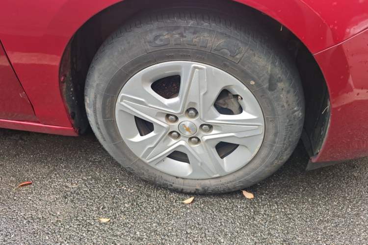 Used Chevrolet Cavalier 2016 1.5L Manual Enjoyment Edition Right Front Wheel Hub