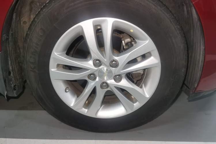 Used Chevrolet Cavalier 2016 1.5L Automatic Xinyue Edition Right Front Wheel Hub