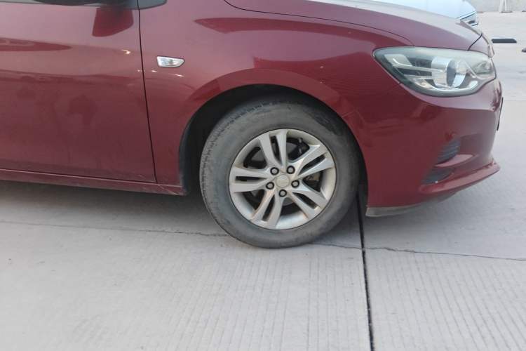 Used Chevrolet Cavalier 2016 1.5L Automatic Xinyue Edition Right Front Wheel Hub