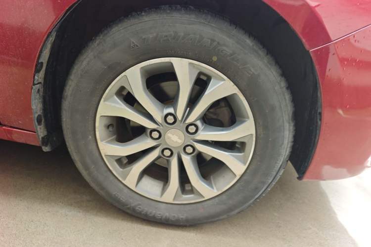 Used Chevrolet Cavalier 2016 1.5L Automatic Enjoyment Edition Right Front Wheel Hub