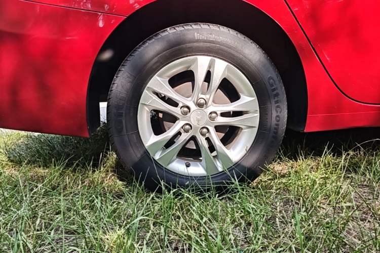 Used Chevrolet Cavalier 2016 1.5L Automatic Enjoyment Edition Right Rear Wheel Hub