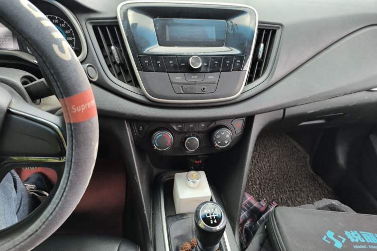 Used Chevrolet Cavalier 2016 1.5L Manual Enjoyment Edition Audio And AC Panel