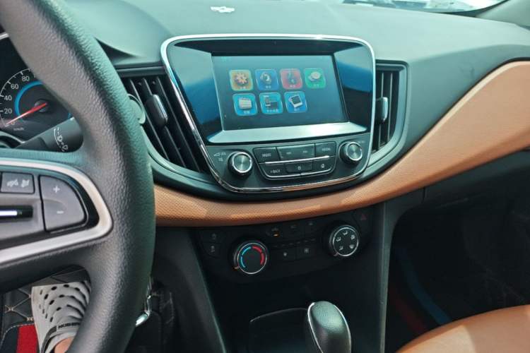 Used Chevrolet Cavalier 2016 1.5L Automatic Xinsong Edition Audio And AC Panel