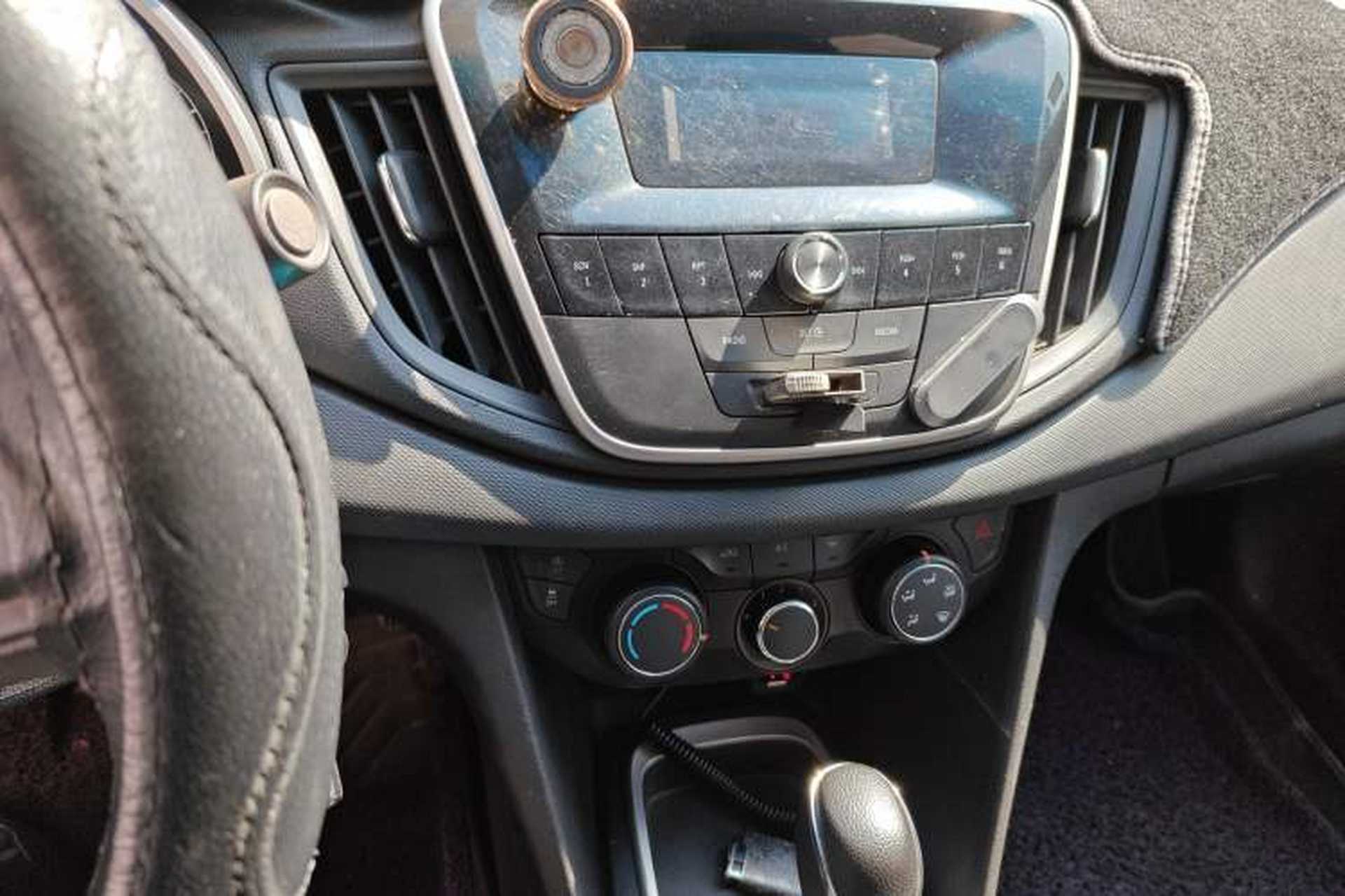 Used Chevrolet Cavalier 2016 1.5L Automatic Enjoyment Edition Audio And AC Panel