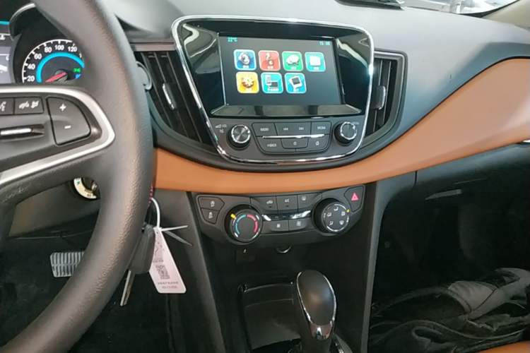 Used Chevrolet Cavalier 2016 1.5L Automatic Xinsong Edition Audio And AC Panel