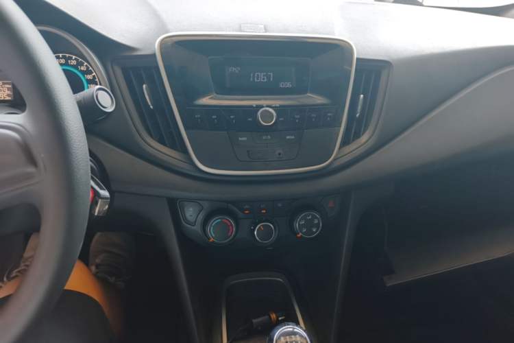 Used Chevrolet Cavalier 2016 1.5L Manual Enjoyment Edition Audio And AC Panel