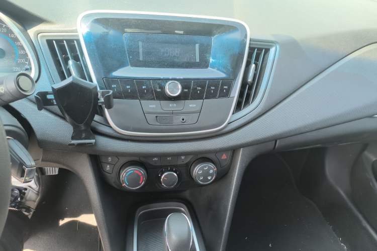 Used Chevrolet Cavalier 2016 1.5L Automatic Enjoyment Edition Audio And AC Panel
