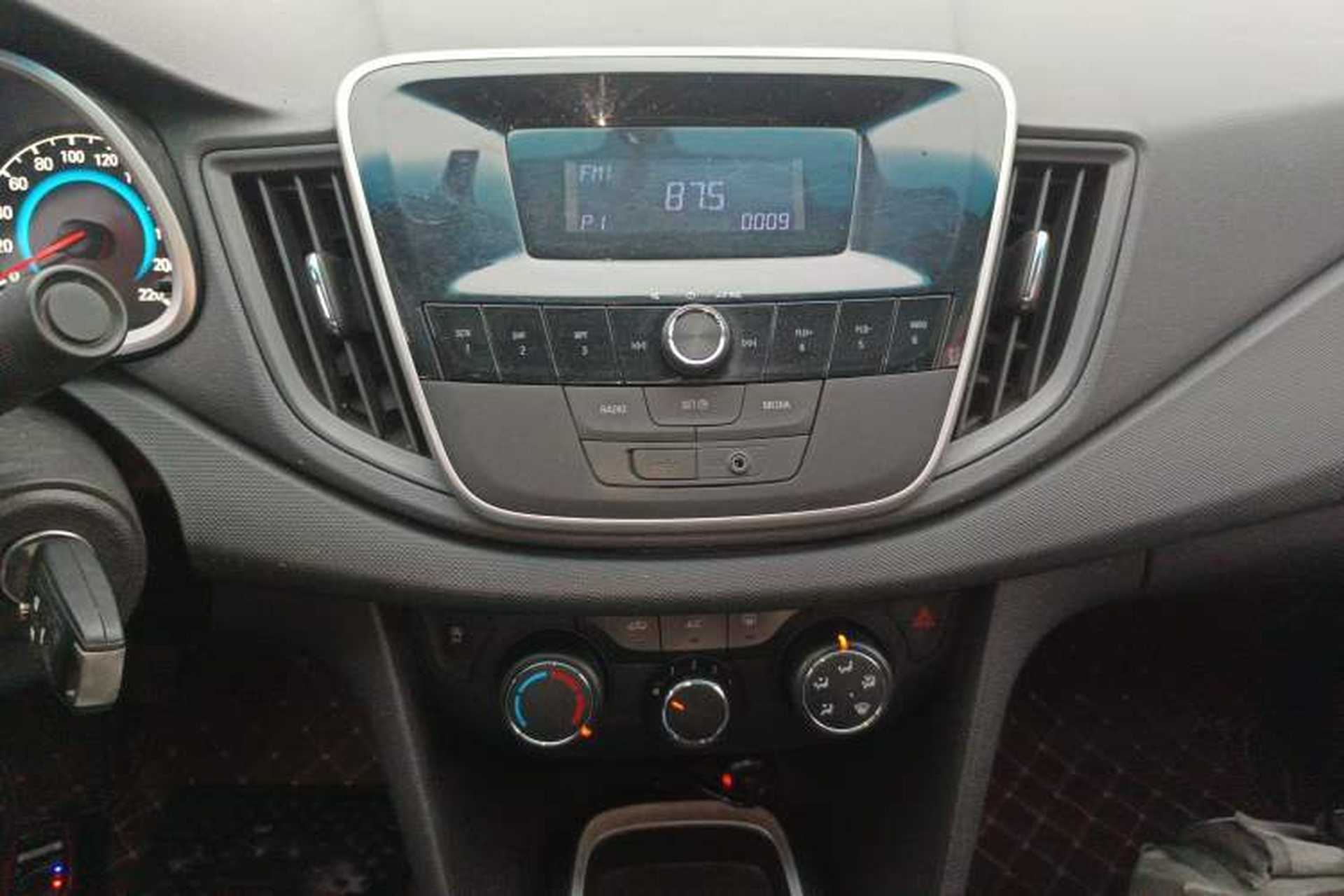 Used Chevrolet Cavalier 2016 1.5L Manual Enjoyment Edition Audio And AC Panel