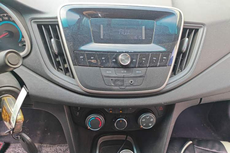 Used Chevrolet Cavalier 2016 1.5L Automatic Enjoyment Edition Audio And AC Panel