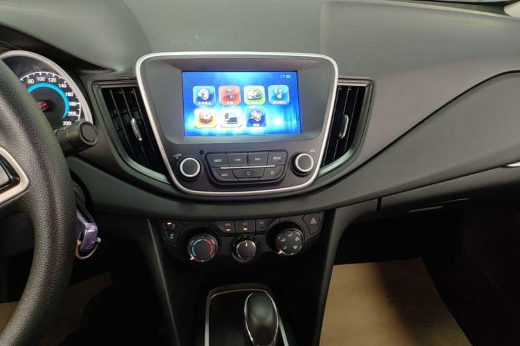 Used Chevrolet Cavalier 2016 1.5L Automatic Xinyue Edition Audio And AC Panel