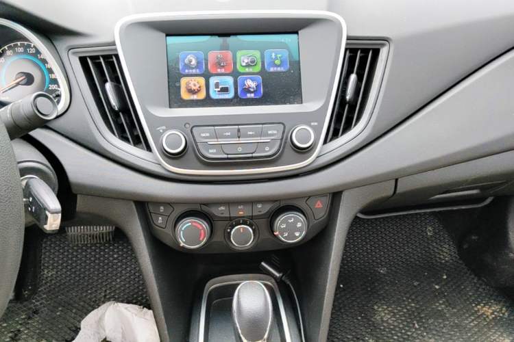 Used Chevrolet Cavalier 2016 1.5L Automatic Xinyue Edition Audio And AC Panel