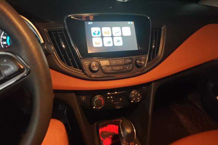 Used Chevrolet Cavalier 2016 1.5L Automatic Xinsong Edition Audio And AC Panel