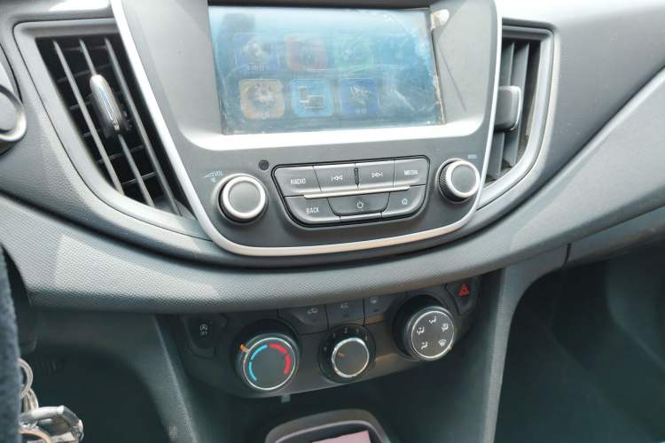 Used Chevrolet Cavalier 2016 1.5L Manual Xinyue Edition Audio And AC Panel