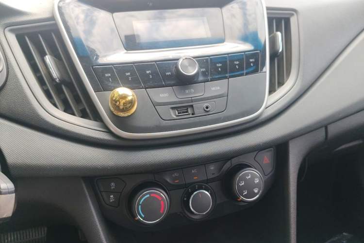 Used Chevrolet Cavalier 2016 1.5L Automatic Enjoyment Edition Audio And AC Panel