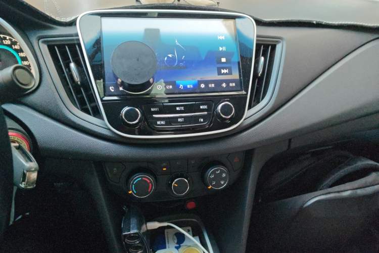Used Chevrolet Cavalier 2016 1.5L Manual Enjoyment Edition Audio And AC Panel