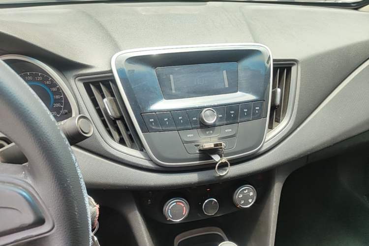 Used Chevrolet Cavalier 2016 1.5L Automatic Enjoyment Edition Audio And AC Panel